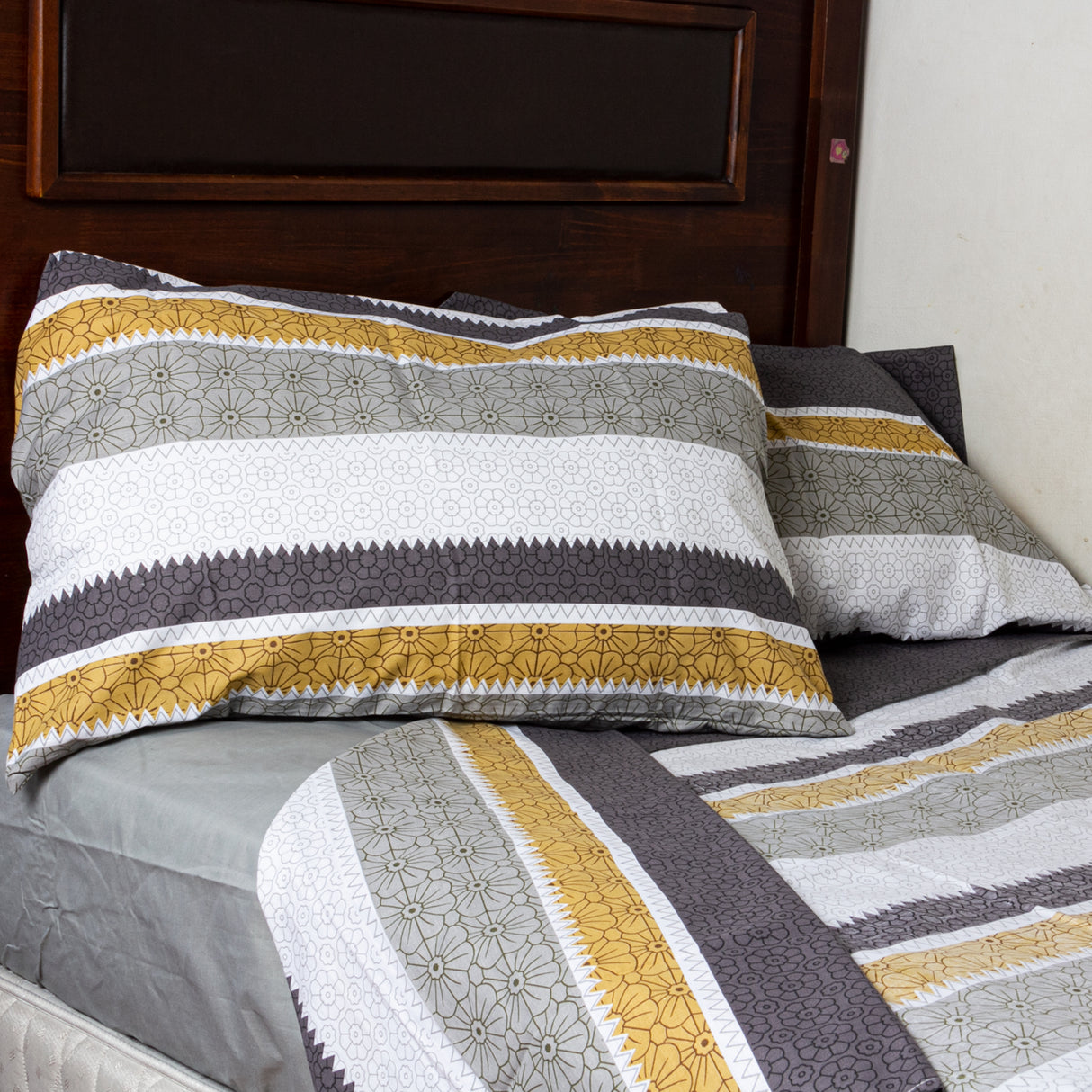 Juego de Sabanas Modelo Rayas Plaza KING Taupe