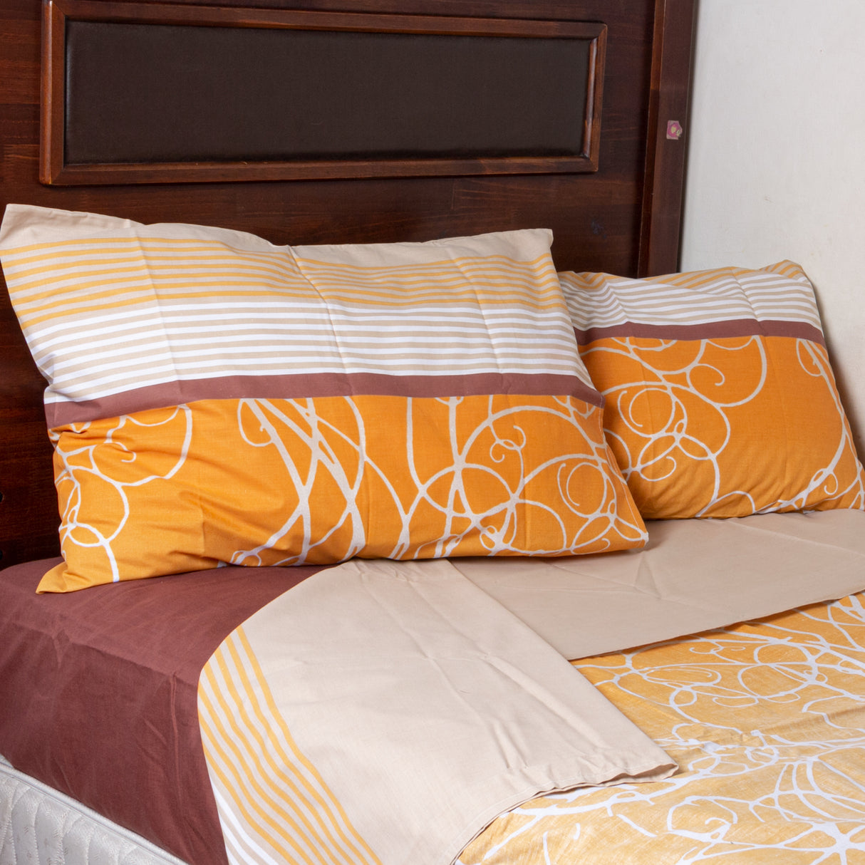 Juego de Sabanas Modelo Sinuo Plaza KING Chocolate